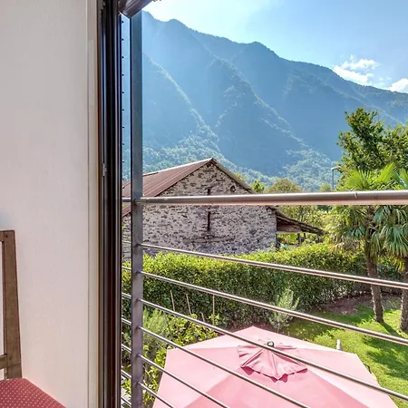 Homestay Casa Oliver, Tra La Calanca E I Castelli Di Bellinzona *